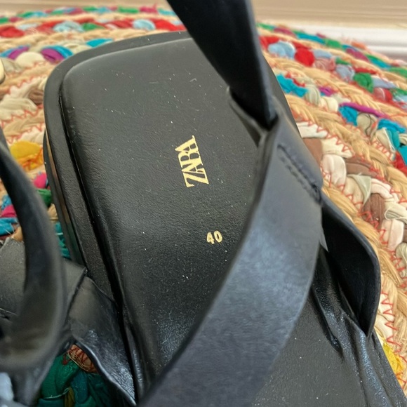 NWT Zara Black Sandals with Gold Accents - Picture 4 of 6